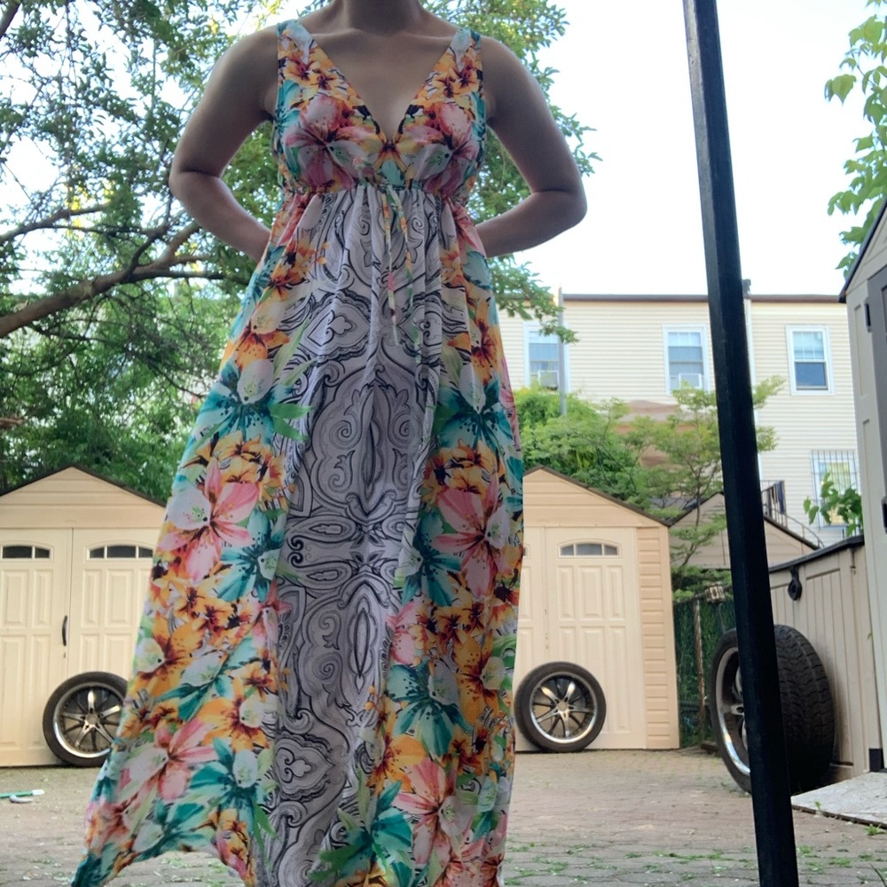 🌻 4/$20 Victoria Secret Spring maxi dress